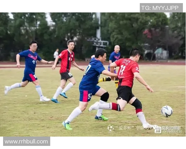 足球明星魅力四射超帅照片大集合让你领略球场风采与时尚魅力